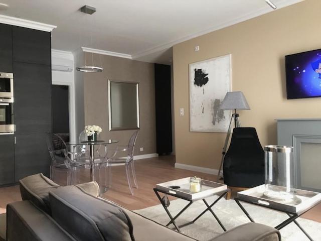 Lazare Maison De Maitre , Appartements De Standing Avec Parking Privatif A Seulement 7 Minutes A Pied Du Centre Historique De Béziers Exterior foto